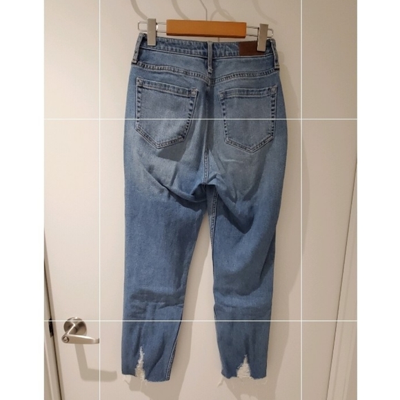 Ultra High-Rise Mom Jeans - Picture 4 of 6